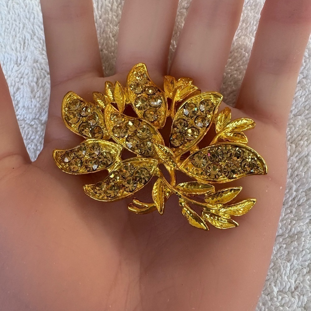 Old Hollywood Style Gold Tone Glam Floral Leaf Brooch Pin